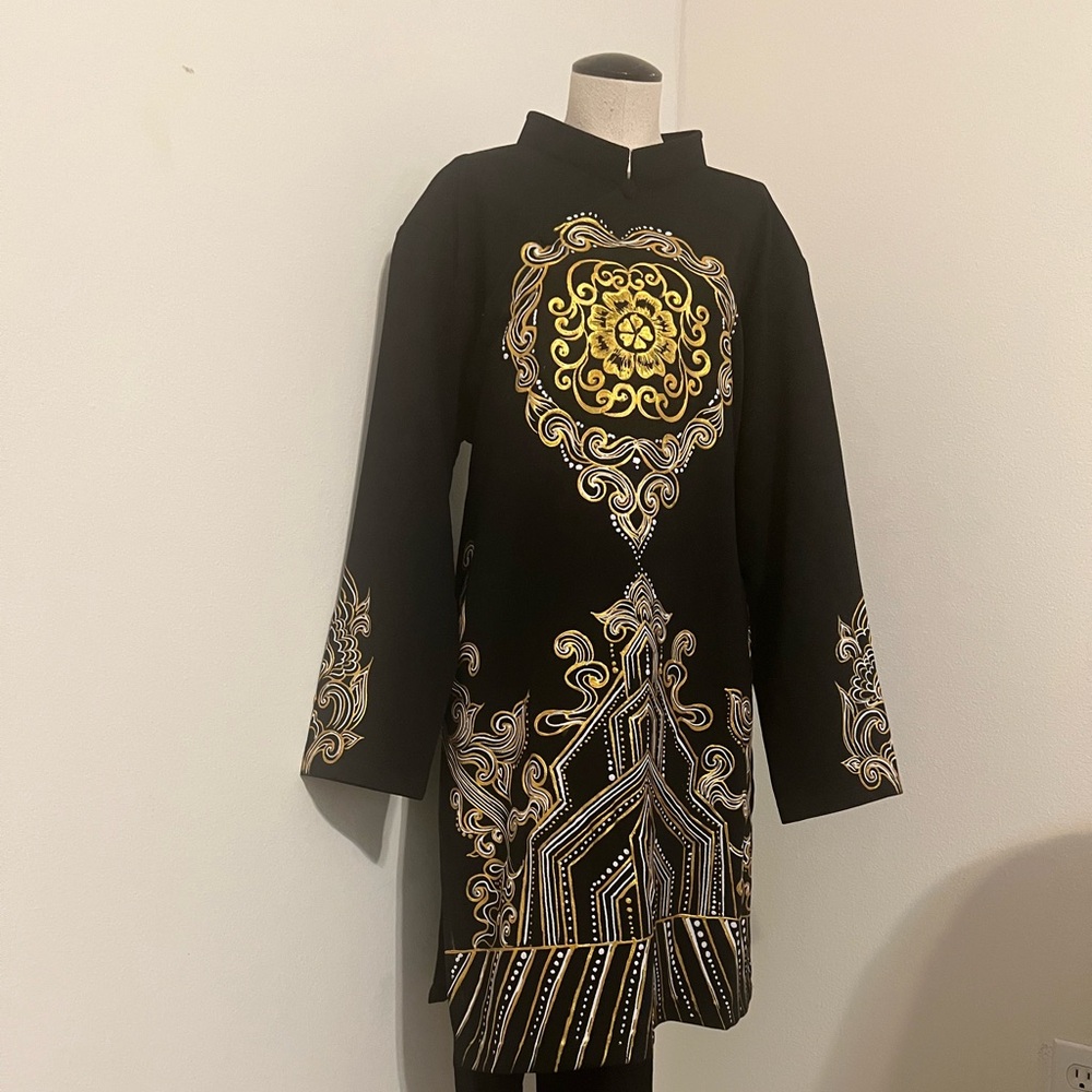Elegant Black and Gold Men áo dài size L(52) Great for holiday